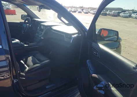 2017 Chevrolet Suburban Lt z USA, uszkodzony, nr VIN 1GNSKHKC0HR396552